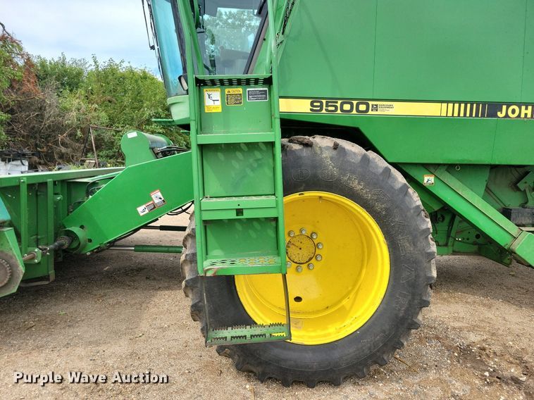 image for item DR4469 1996 John Deere 9500 combine