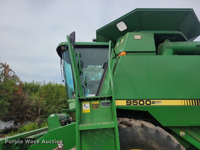 image for item DR4469 1996 John Deere 9500 combine