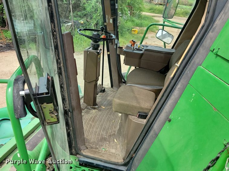 image for item DR4469 1996 John Deere 9500 combine