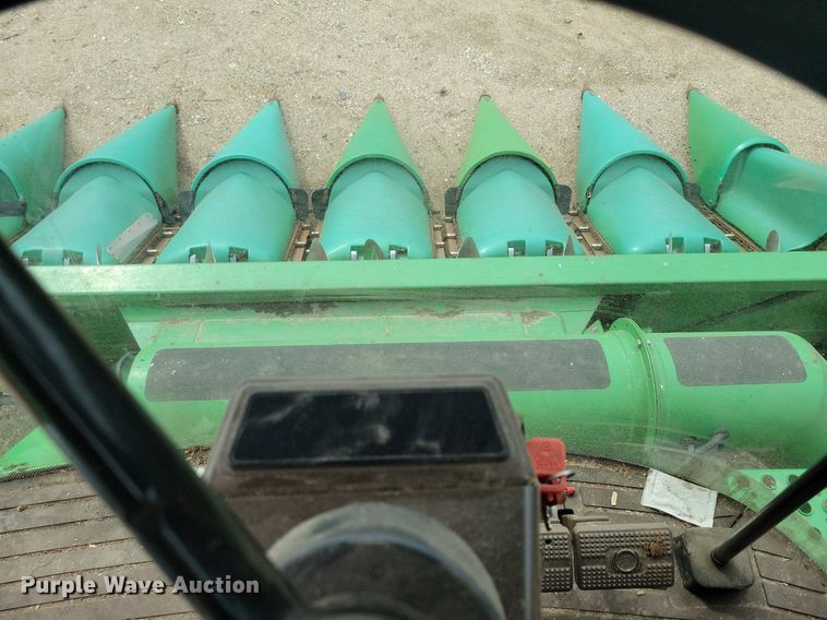 image for item DR4469 1996 John Deere 9500 combine