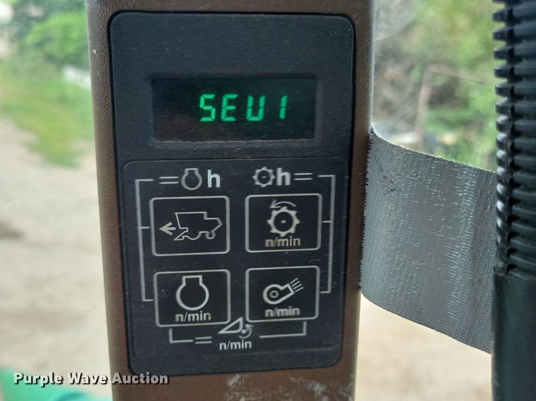 image for item DR4469 1996 John Deere 9500 combine