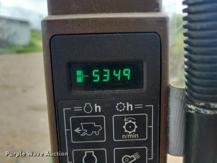 image for item DR4469 1996 John Deere 9500 combine