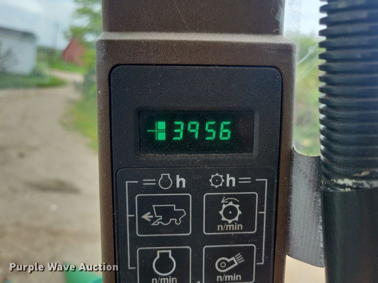 image for item DR4469 1996 John Deere 9500 combine