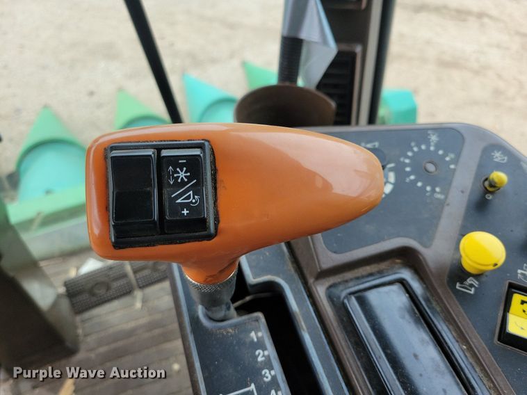 image for item DR4469 1996 John Deere 9500 combine