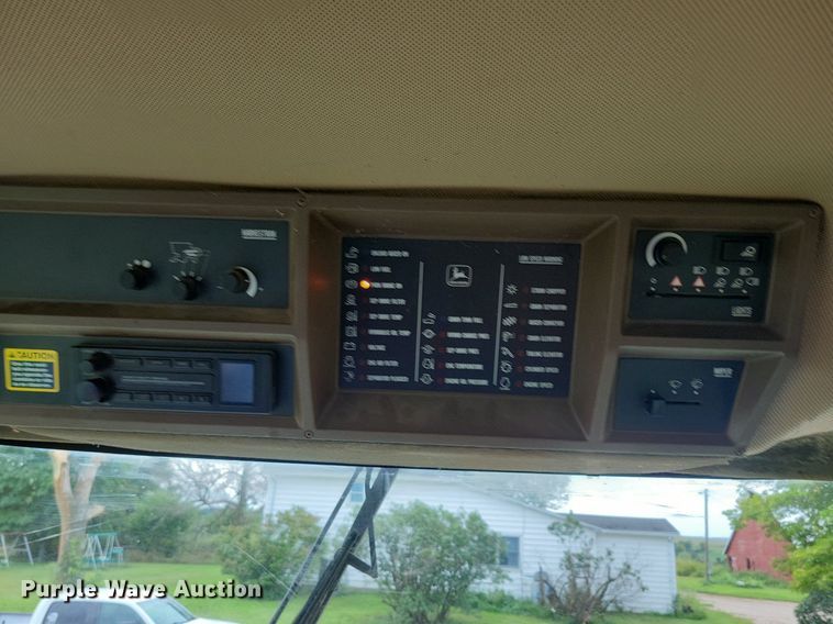 image for item DR4469 1996 John Deere 9500 combine