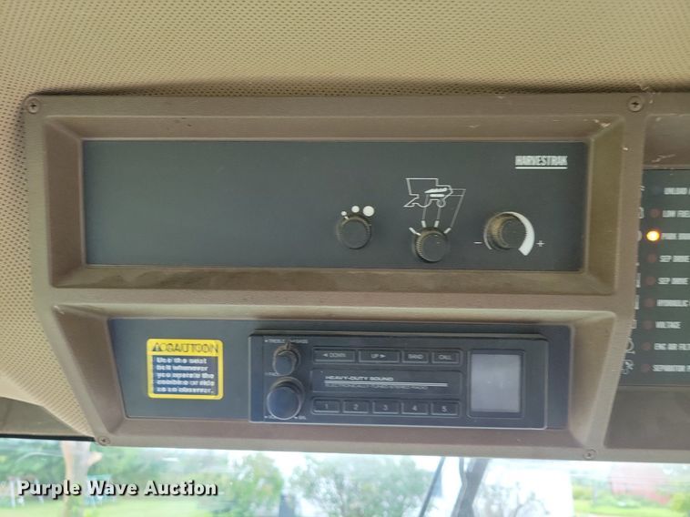 image for item DR4469 1996 John Deere 9500 combine