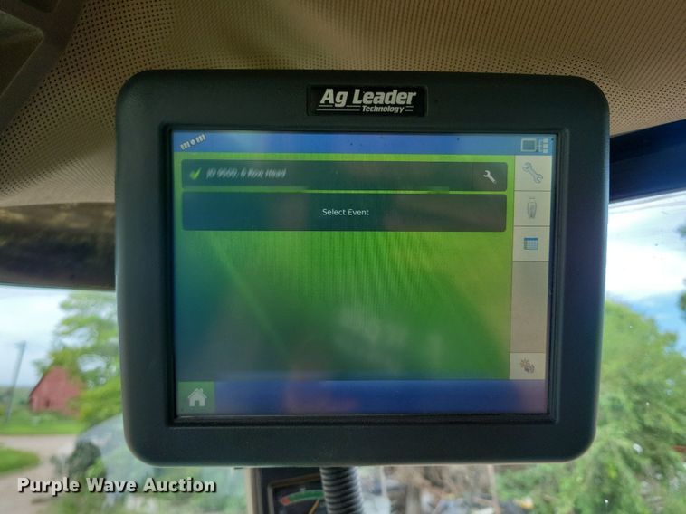 image for item DR4469 1996 John Deere 9500 combine