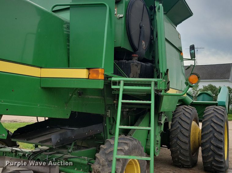 image for item DR4469 1996 John Deere 9500 combine