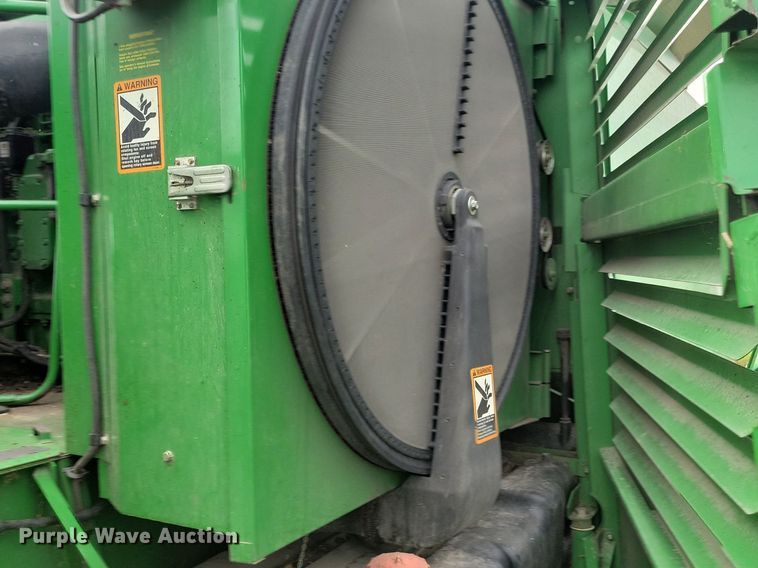 image for item DR4469 1996 John Deere 9500 combine