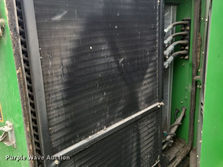 image for item DR4469 1996 John Deere 9500 combine