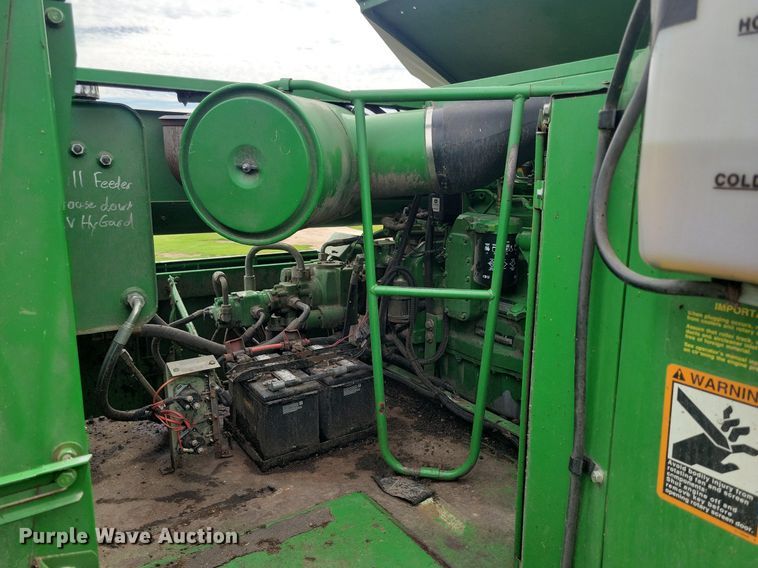 image for item DR4469 1996 John Deere 9500 combine