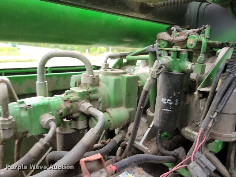 image for item DR4469 1996 John Deere 9500 combine