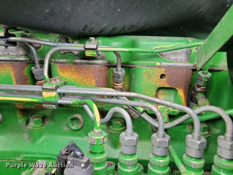 image for item DR4469 1996 John Deere 9500 combine