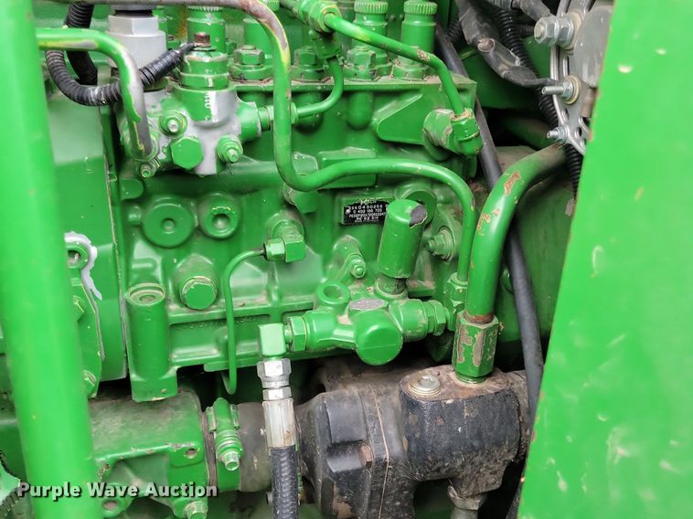 image for item DR4469 1996 John Deere 9500 combine