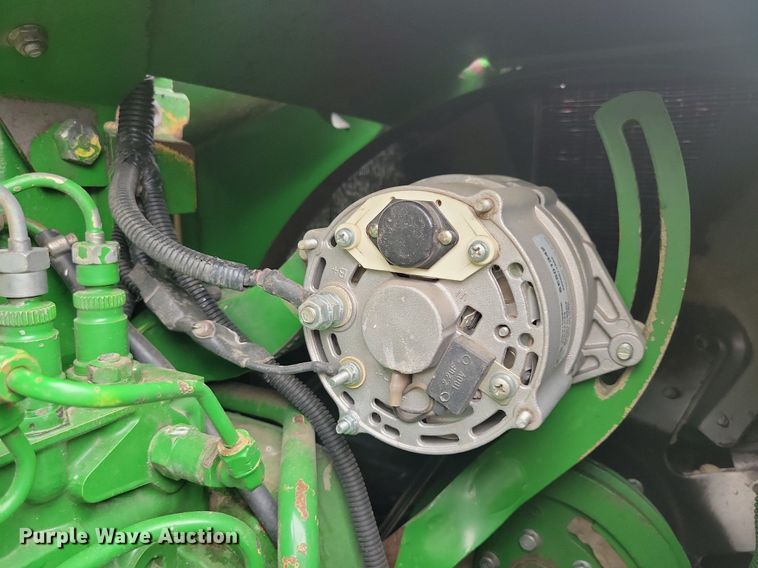image for item DR4469 1996 John Deere 9500 combine