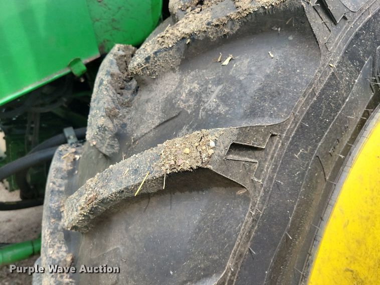 image for item DR4469 1996 John Deere 9500 combine