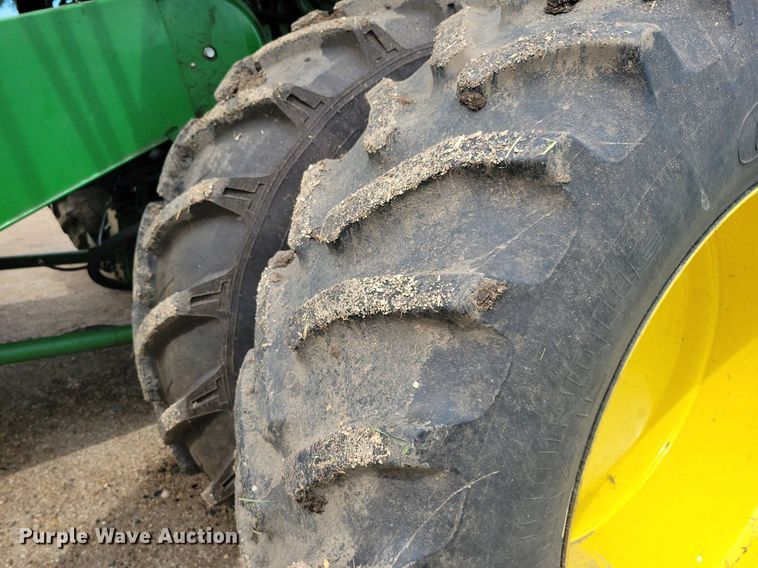 image for item DR4469 1996 John Deere 9500 combine