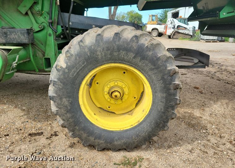 image for item DR4469 1996 John Deere 9500 combine