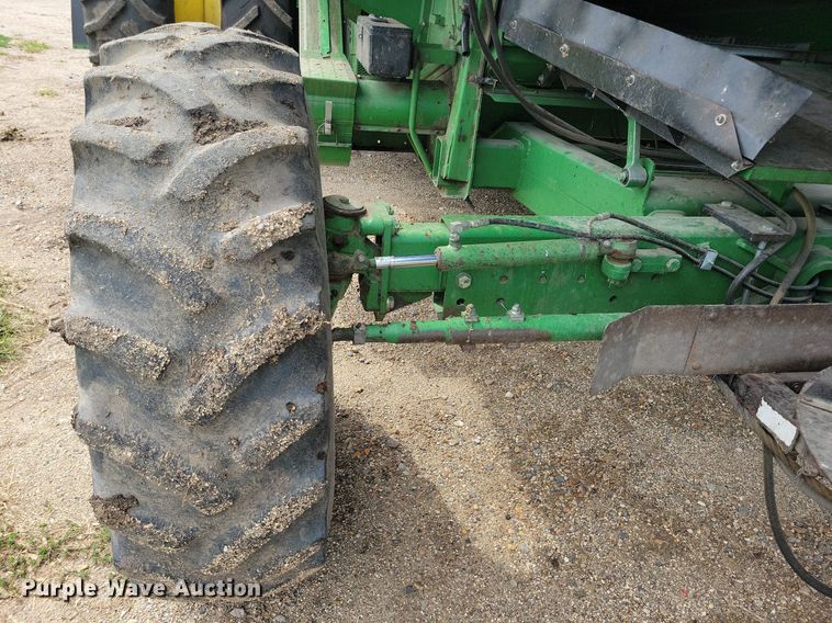 image for item DR4469 1996 John Deere 9500 combine