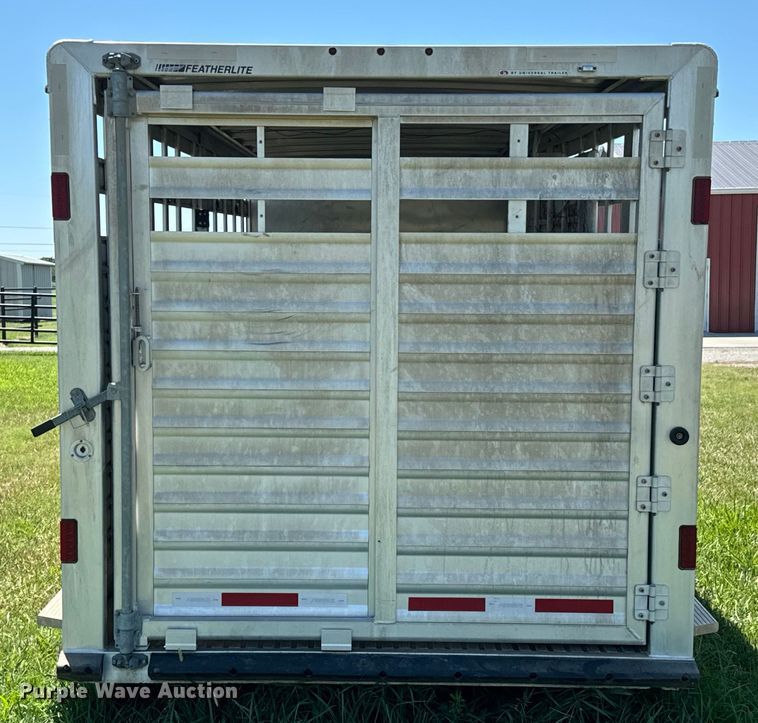 image for item DX1075 2016 Featherlite 8413-7624-STD livestock trailer