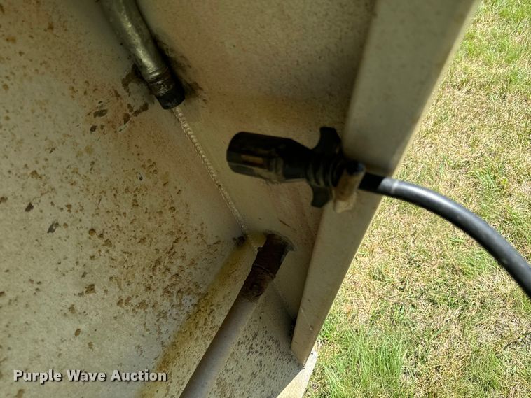 image for item DX1075 2016 Featherlite 8413-7624-STD livestock trailer