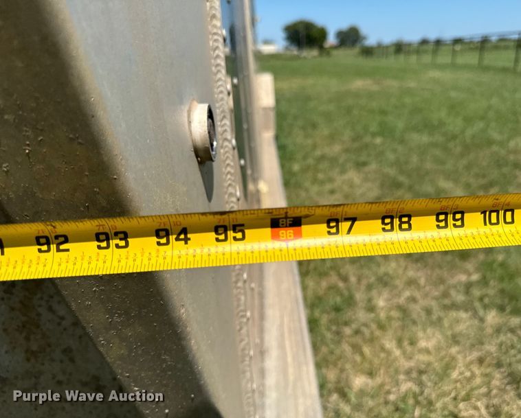 image for item DX1075 2016 Featherlite 8413-7624-STD livestock trailer