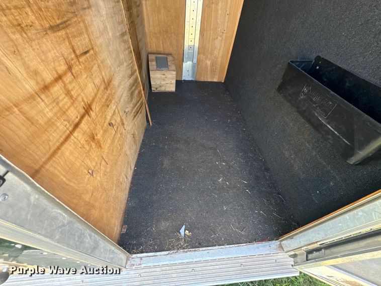 image for item DX1075 2016 Featherlite 8413-7624-STD livestock trailer