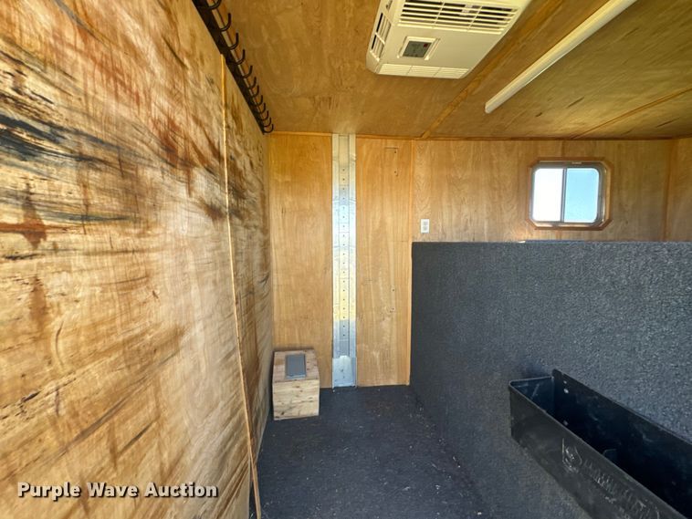 image for item DX1075 2016 Featherlite 8413-7624-STD livestock trailer