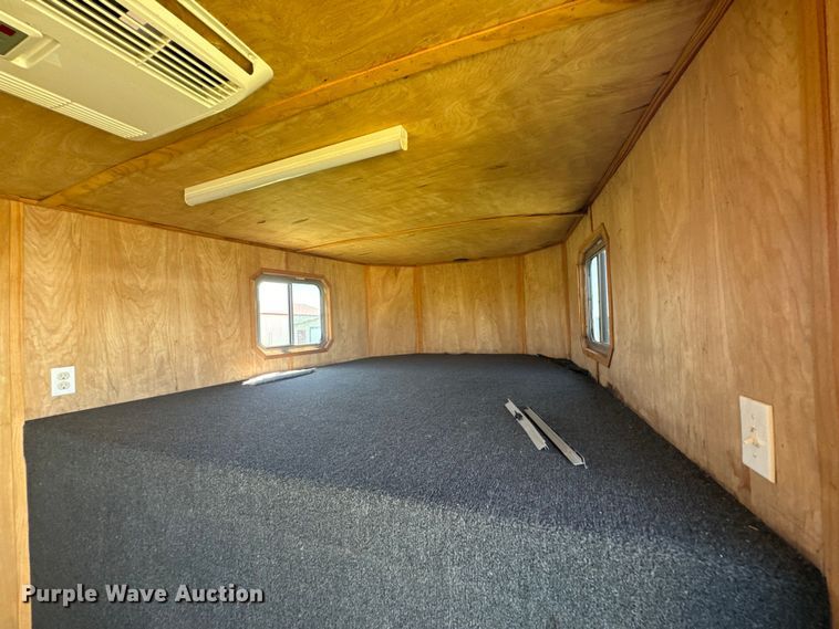 image for item DX1075 2016 Featherlite 8413-7624-STD livestock trailer