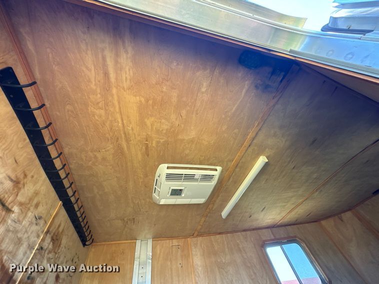 image for item DX1075 2016 Featherlite 8413-7624-STD livestock trailer