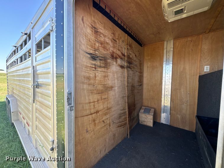 image for item DX1075 2016 Featherlite 8413-7624-STD livestock trailer