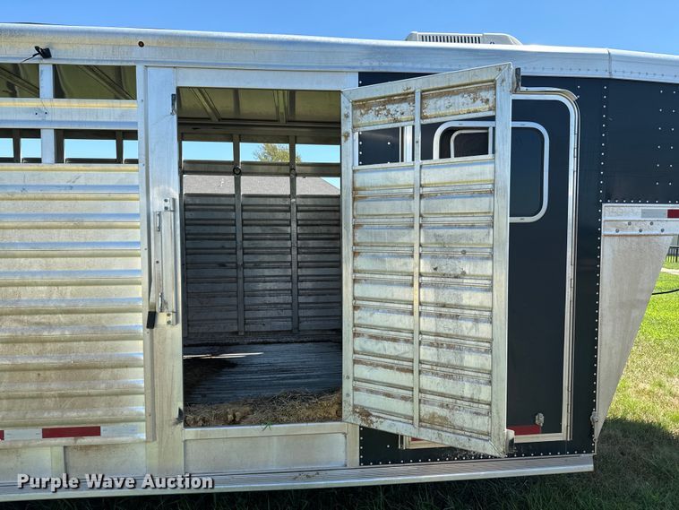image for item DX1075 2016 Featherlite 8413-7624-STD livestock trailer