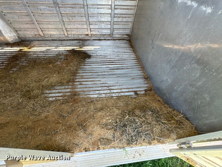 image for item DX1075 2016 Featherlite 8413-7624-STD livestock trailer