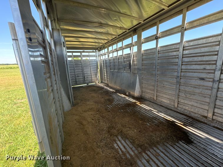 image for item DX1075 2016 Featherlite 8413-7624-STD livestock trailer