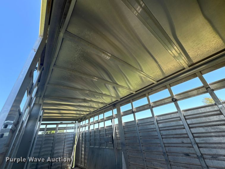 image for item DX1075 2016 Featherlite 8413-7624-STD livestock trailer