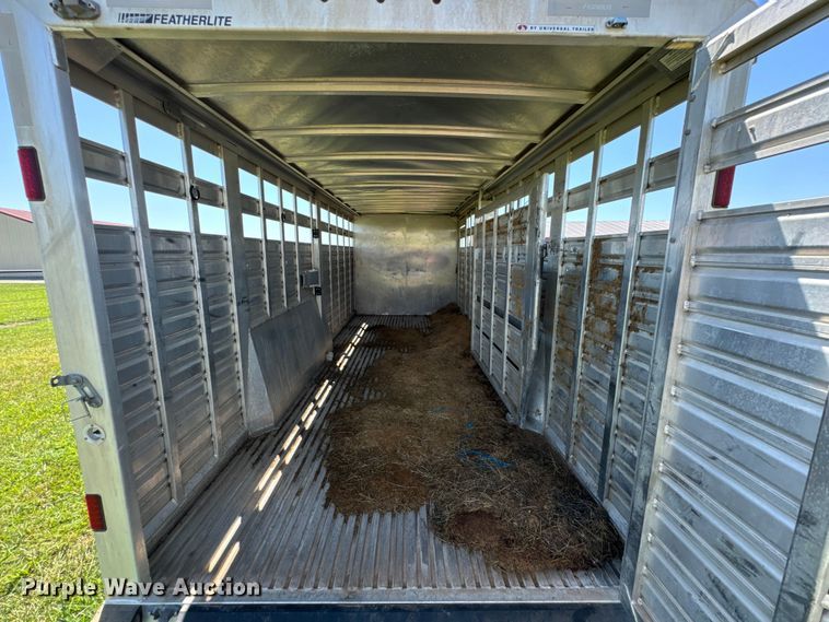 image for item DX1075 2016 Featherlite 8413-7624-STD livestock trailer