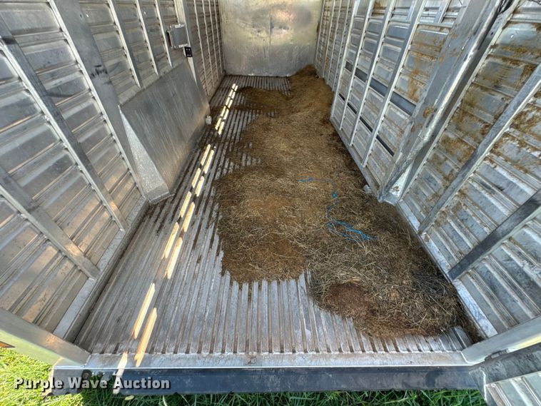 image for item DX1075 2016 Featherlite 8413-7624-STD livestock trailer