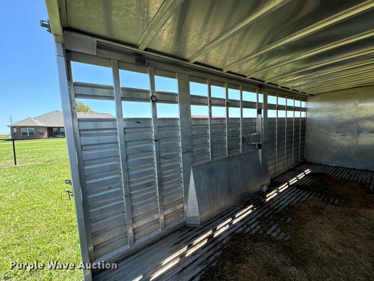 image for item DX1075 2016 Featherlite 8413-7624-STD livestock trailer