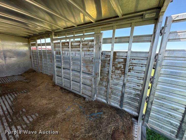 image for item DX1075 2016 Featherlite 8413-7624-STD livestock trailer