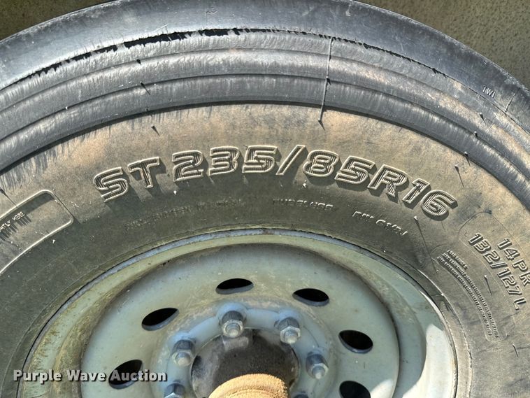 image for item DX1075 2016 Featherlite 8413-7624-STD livestock trailer