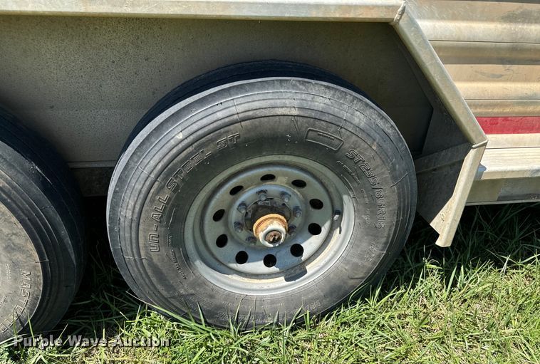 image for item DX1075 2016 Featherlite 8413-7624-STD livestock trailer