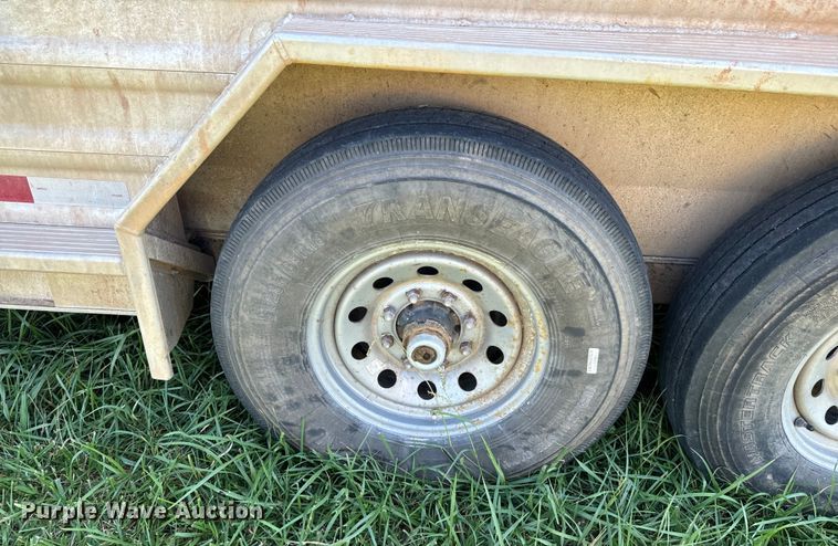 image for item DX1075 2016 Featherlite 8413-7624-STD livestock trailer