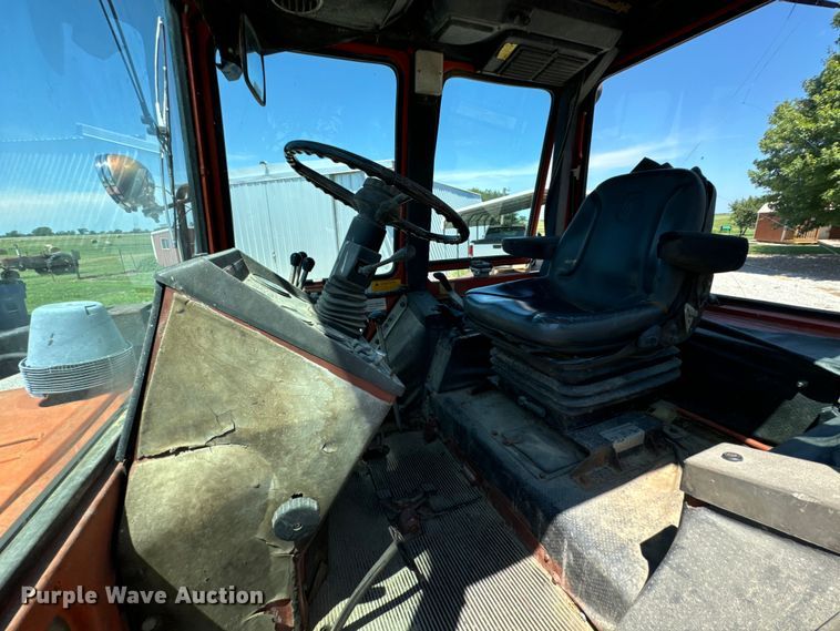 image for item DX1076 1989 Belarus 822 MFWD tractor