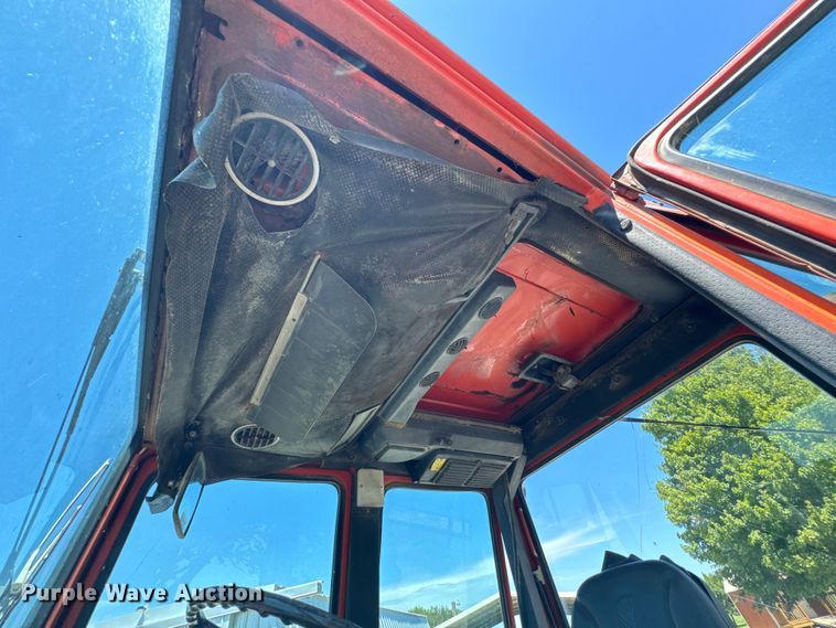 image for item DX1076 1989 Belarus 822 MFWD tractor