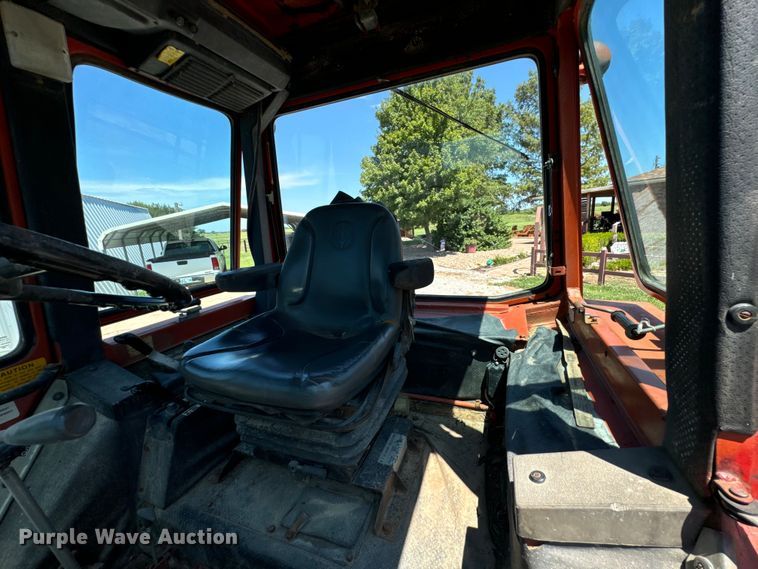 image for item DX1076 1989 Belarus 822 MFWD tractor