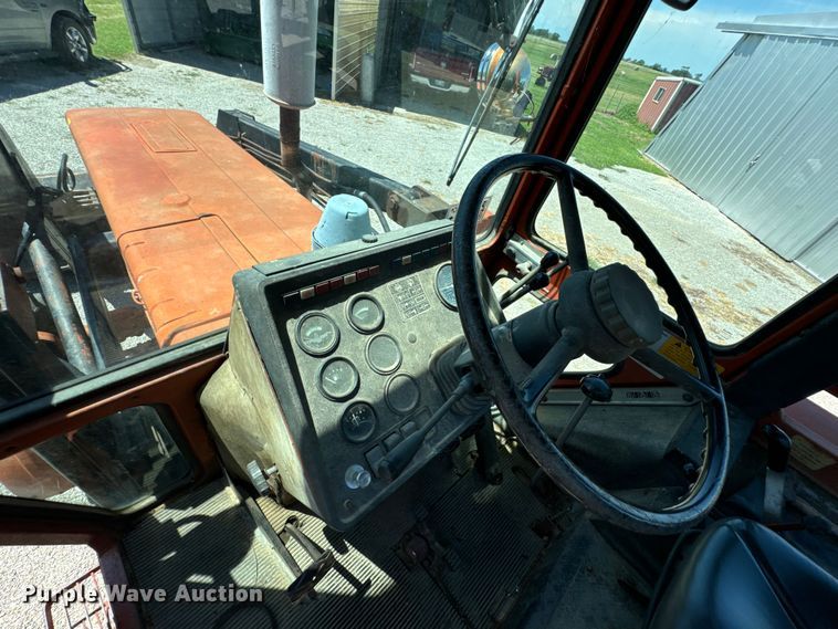 image for item DX1076 1989 Belarus 822 MFWD tractor