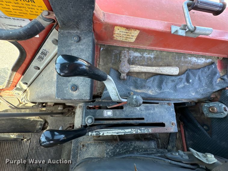 image for item DX1076 1989 Belarus 822 MFWD tractor