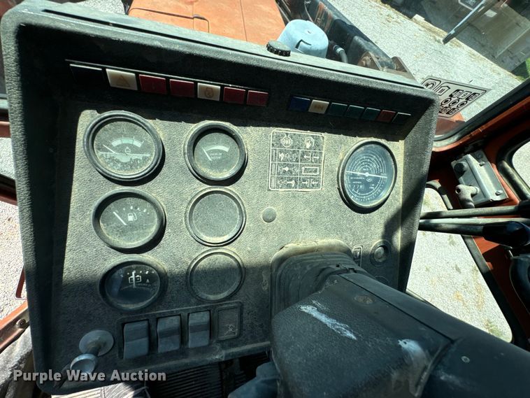 image for item DX1076 1989 Belarus 822 MFWD tractor