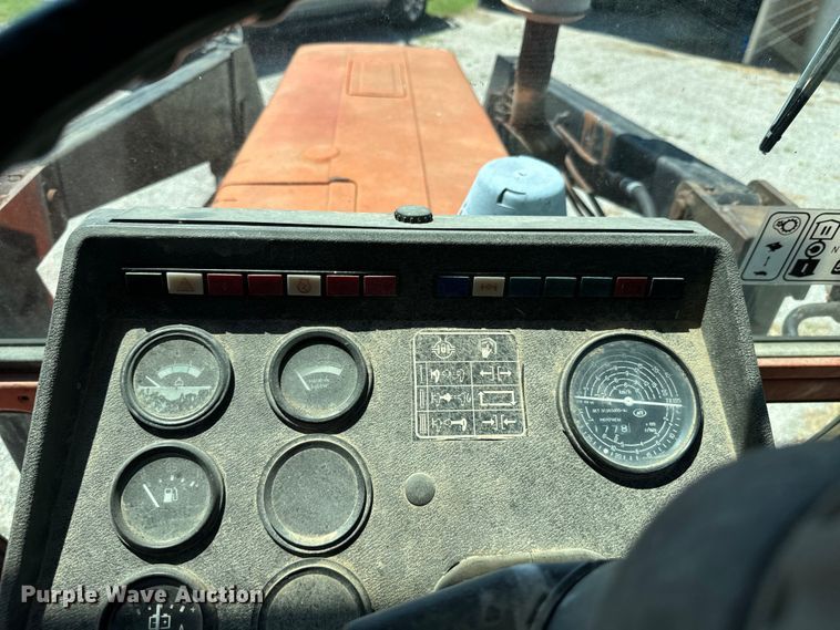 image for item DX1076 1989 Belarus 822 MFWD tractor