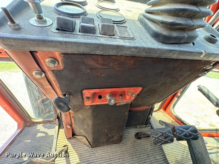 image for item DX1076 1989 Belarus 822 MFWD tractor